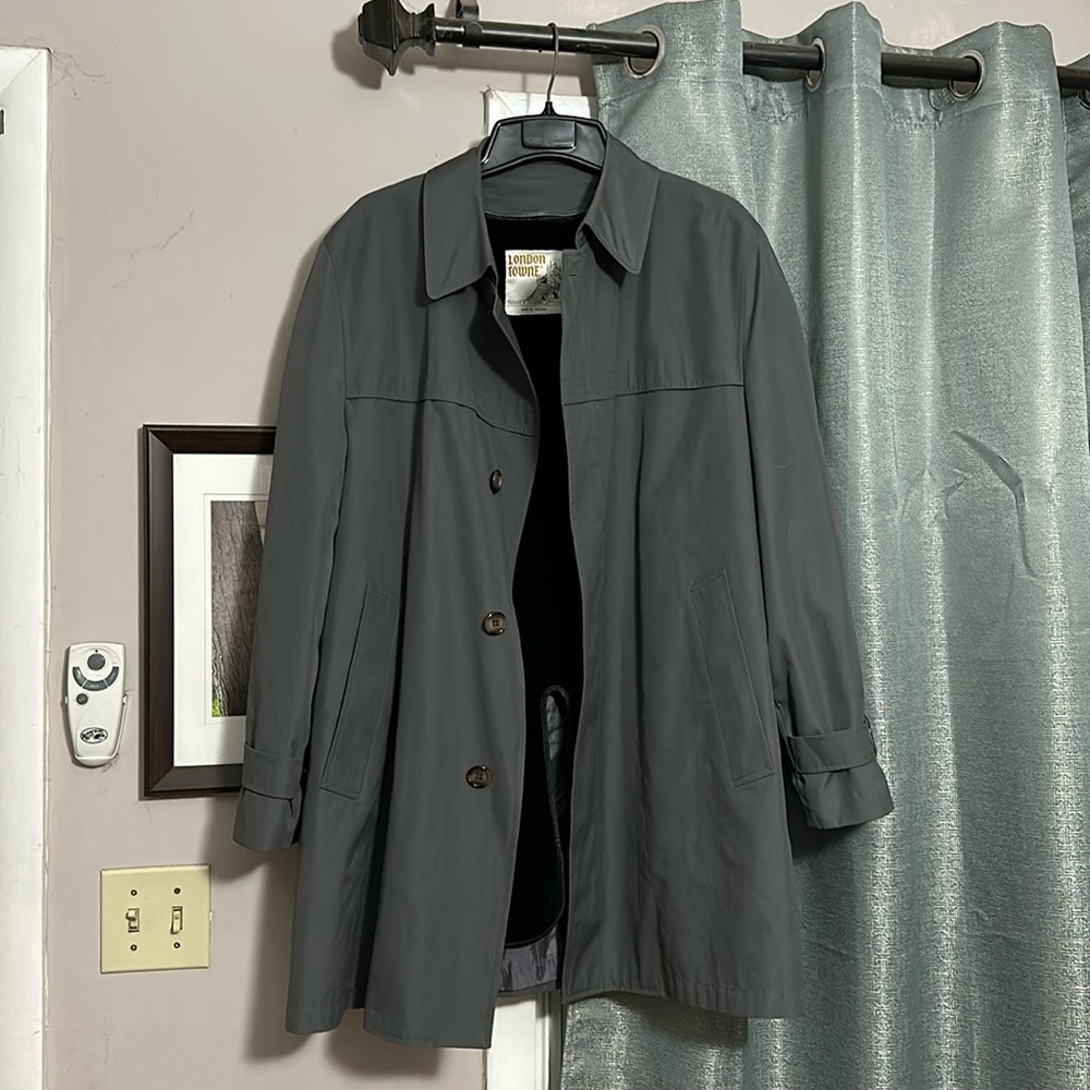 Vintage London Towne by London Fog Men’s Charcoal Coat